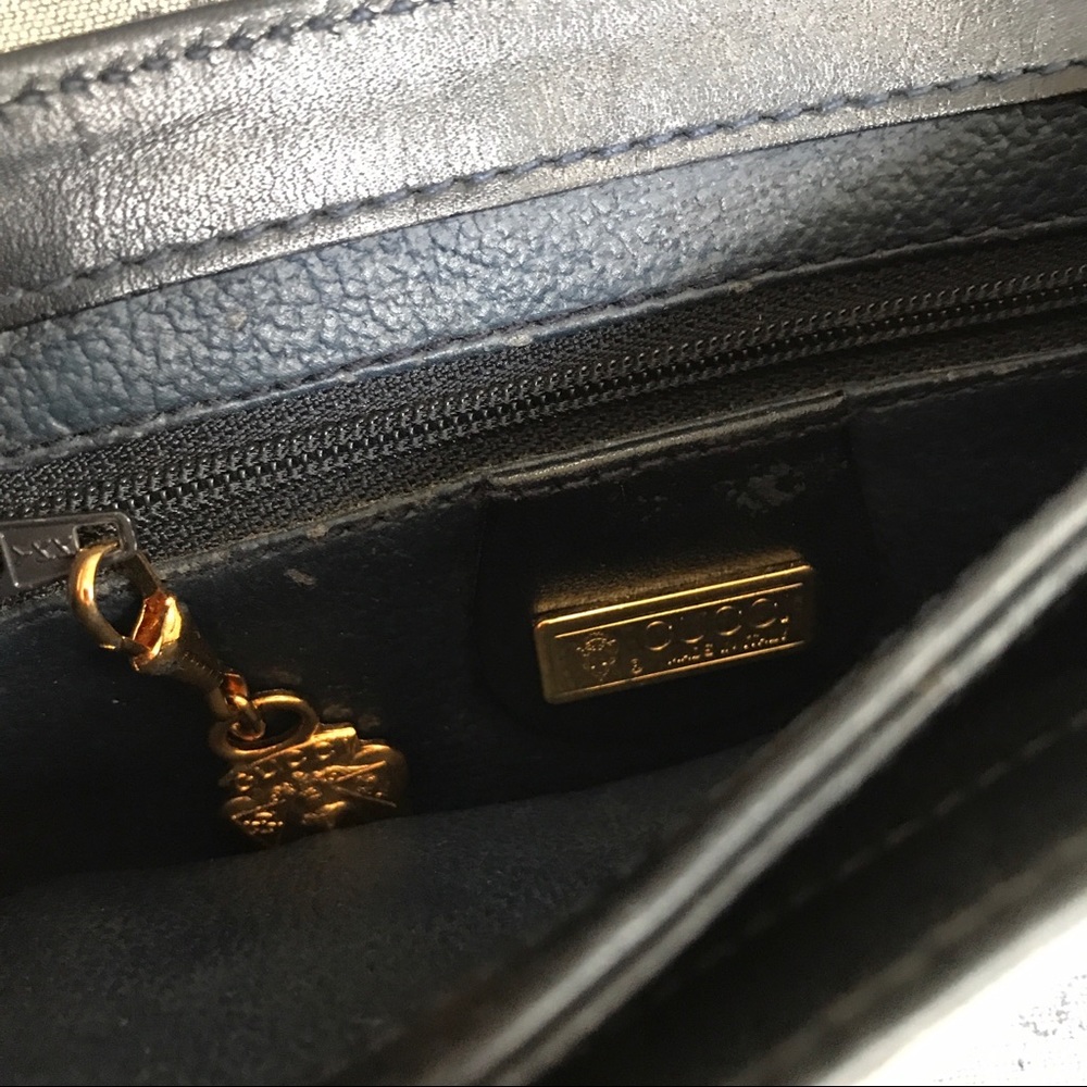 ❌SOLD❌ True Vintage GUCCI crossbody - Picture 4 of 10